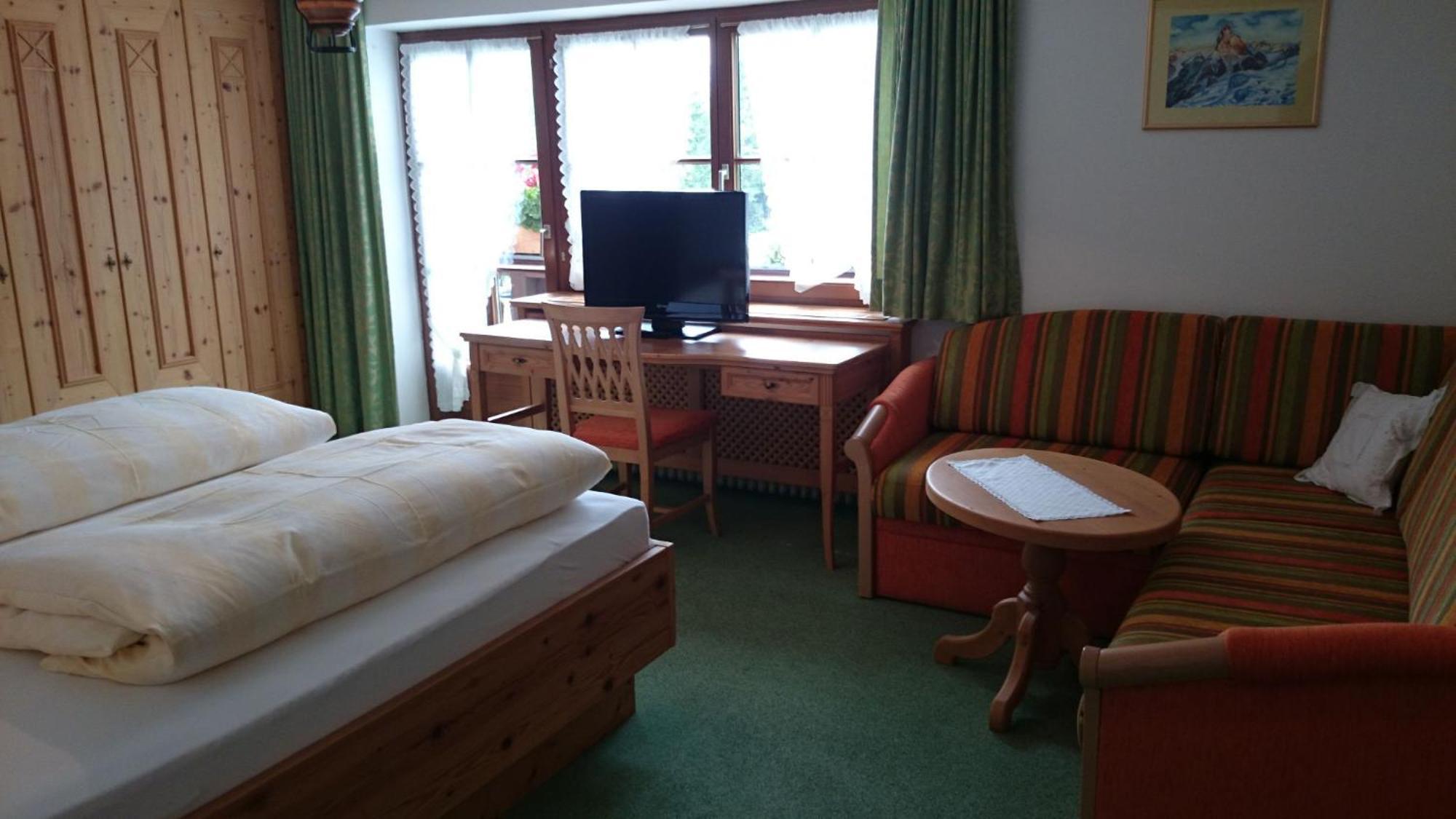 Zum Schweizerbartl Motel Garmisch-Partenkirchen Oda fotoğraf