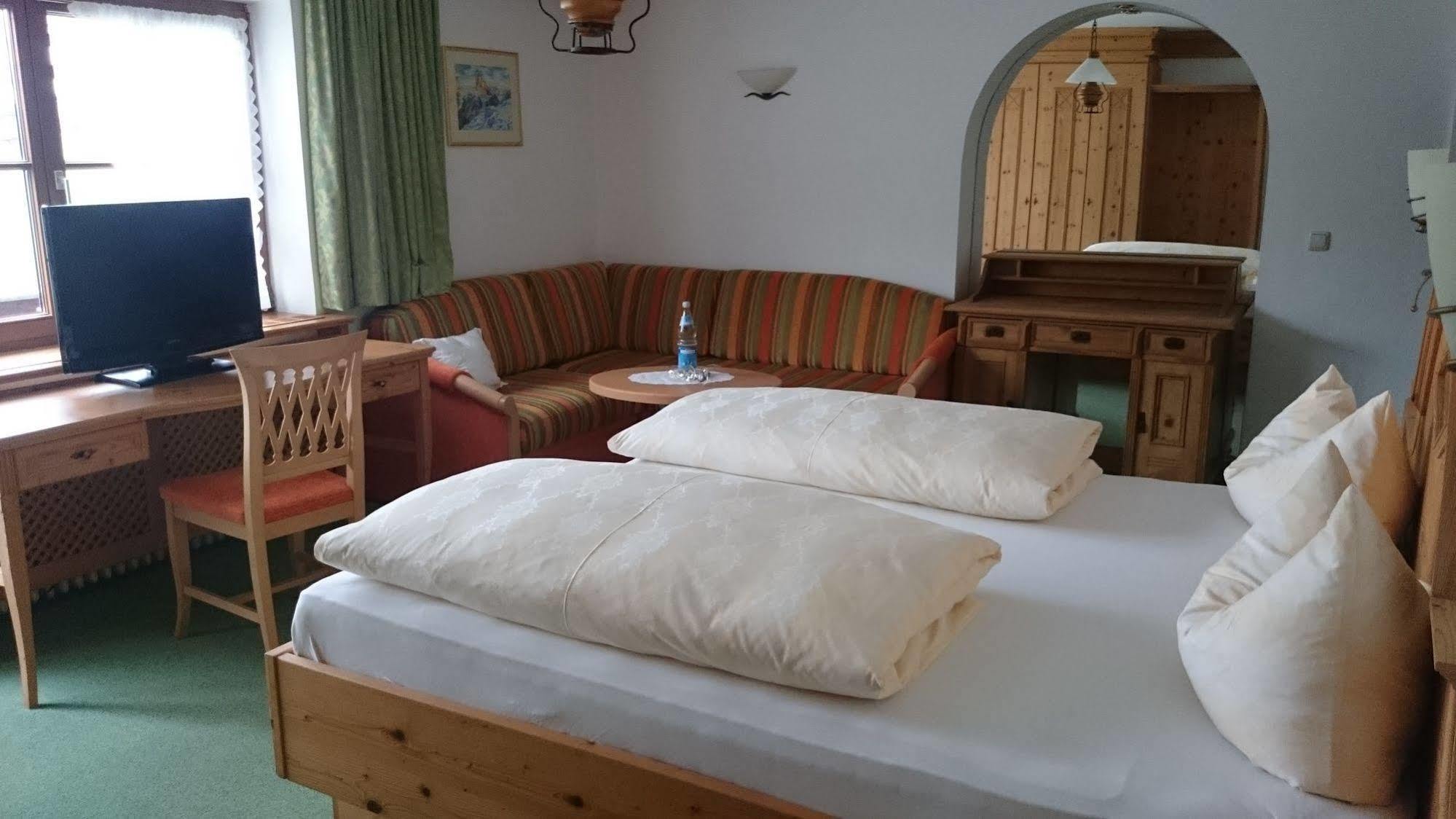 Zum Schweizerbartl Motel Garmisch-Partenkirchen Dış mekan fotoğraf